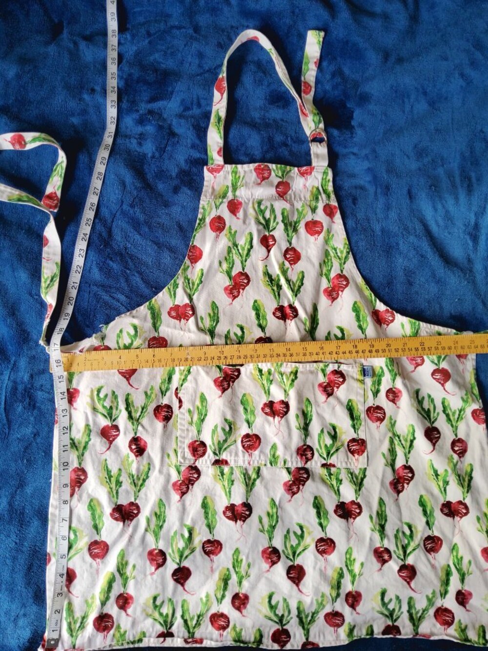 Vintage-Style Cotton Kitchen Apron with Pocket – Vibrant Red Radish and Beets - Picture 7 of 10